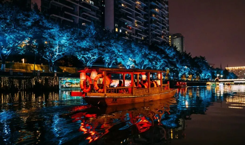 LED顯示屏點(diǎn)亮夜游經(jīng)濟(jì)，科技賦能夜間消費(fèi)新圖景