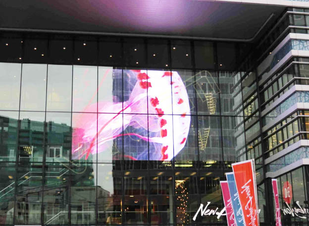 LED透明屏缺點(diǎn)及產(chǎn)品優(yōu)勢(shì)和發(fā)展趨勢(shì)