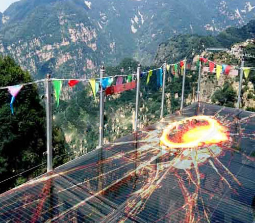 玻璃棧道互動(dòng)LED透明屏效果是如何實(shí)現(xiàn)的？