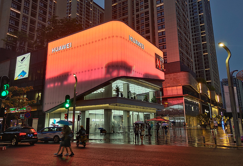 華為智能生活館(深圳卓越中心)項目 LED共形屏Eco