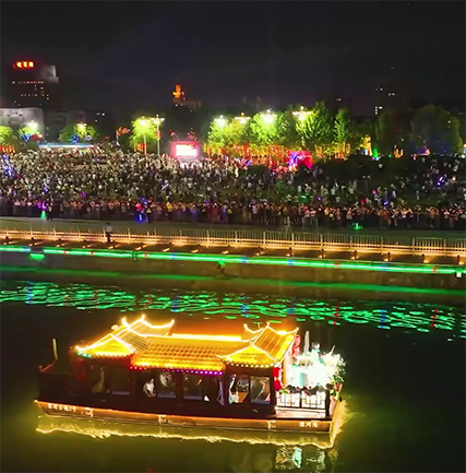 河南漯河紅楓廣場led網(wǎng)格屏項(xiàng)目